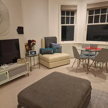 Quintessentially 'London' Flat